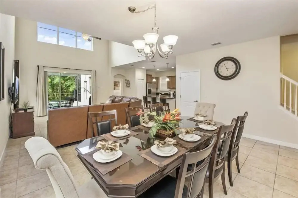 Contemporary 5 Bed 5 Bath Single Family With Upgrades