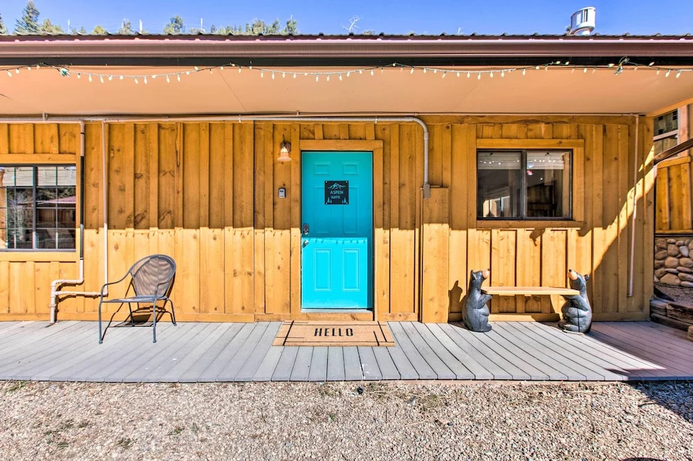 Near Hiking & Main St! Mtn-view Red River Retreat