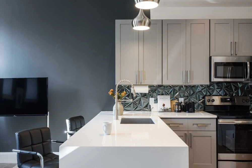 Bordeaux - Luxe LF Square Apts with Rooftop by Zencity