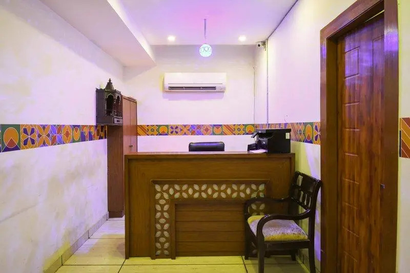 Capital O 69427 Hotel Golden Palm