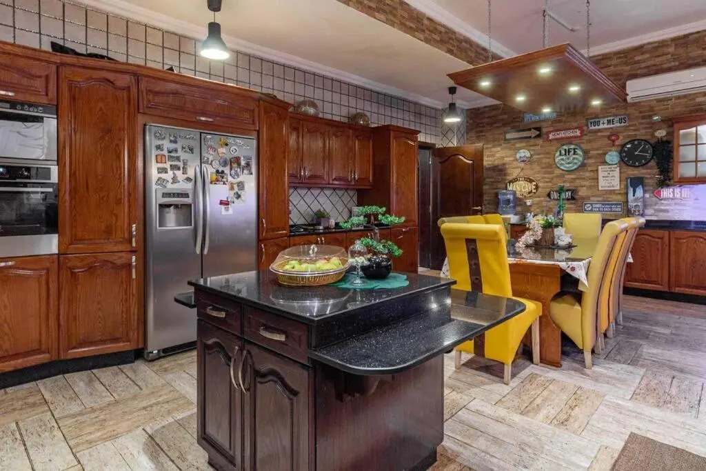 Cheerful 5-Bedroom Villa with Pool