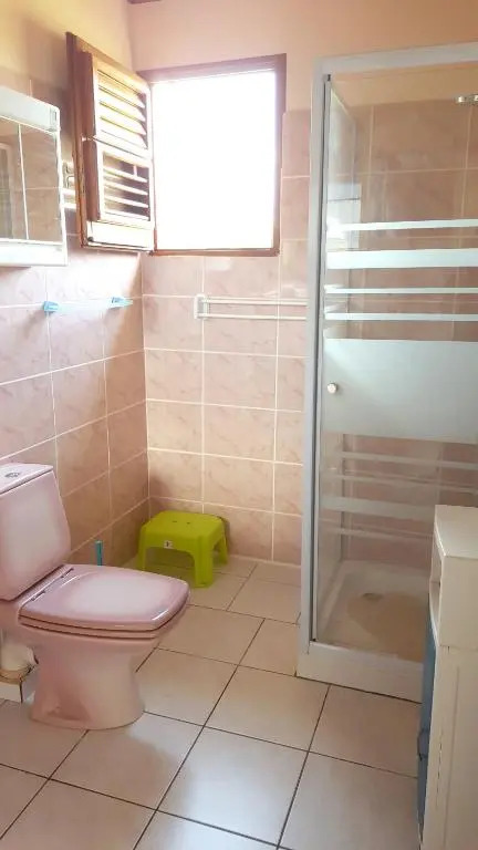 Maison de 2 chambres avec jardin et wifi a Sainte Anne a 1 km de la plage