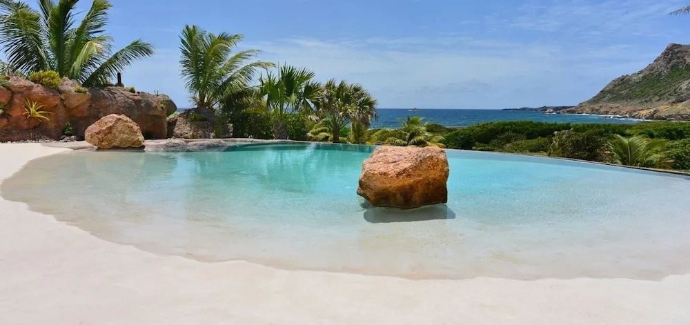 Villa La Roche Dans L'eau