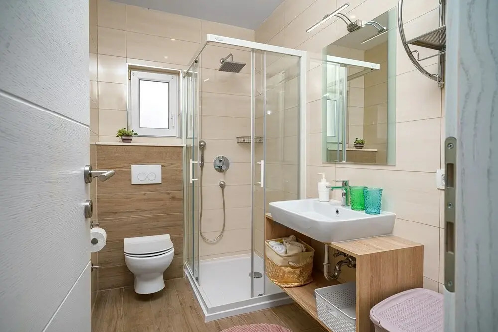 "beautiful 2-bedroom-apartment on the Second Floor With City and sea View"