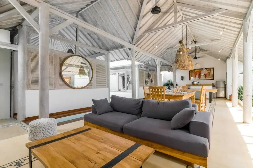 Villa Cemacase - Stylish 2BR Villa with Spacious Private Pool & Pool Table in Seseh