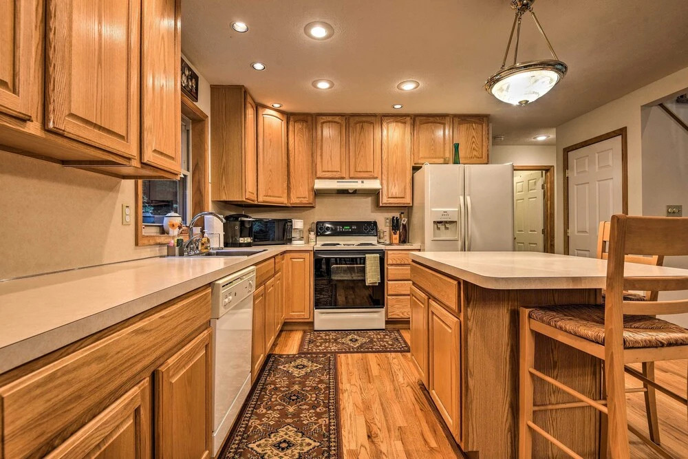 Pocono Mountain Home w/ 3 Community Lakes!