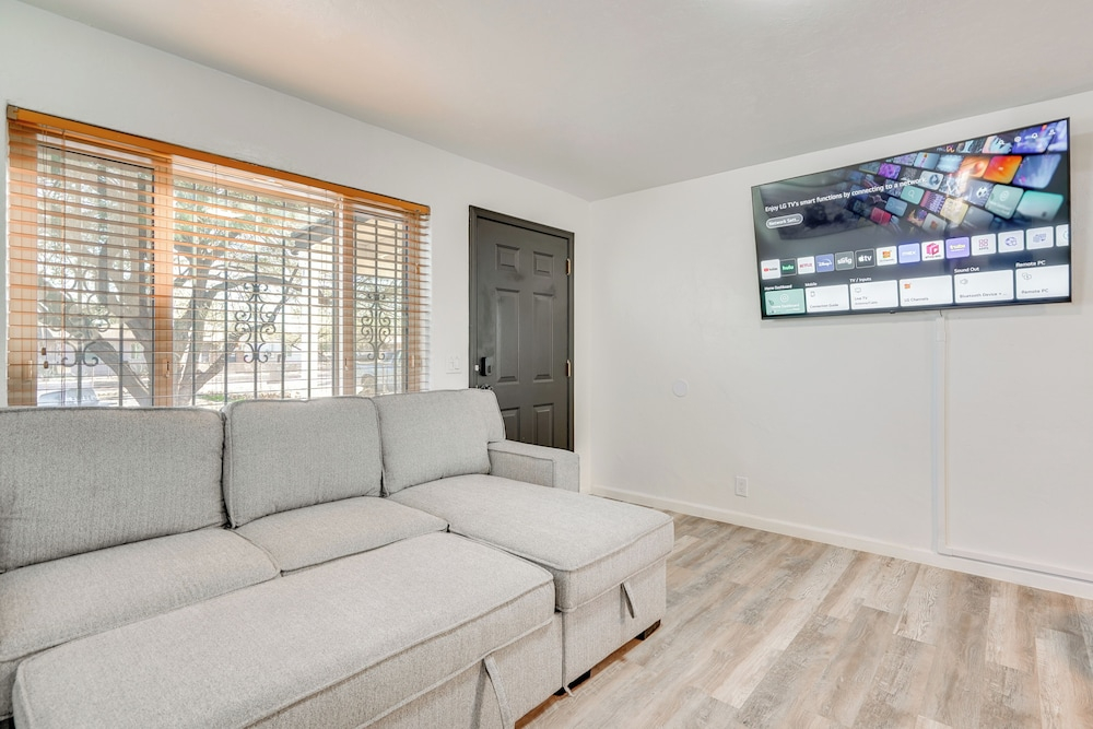 4 Mi to Dtwn & Gem Show! Pet-friendly Tucson Home