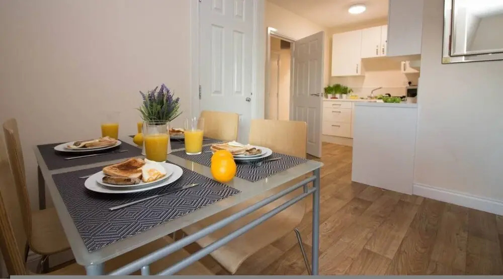 Stayzo Castle Point 18 Apartments - Premier Lodge
