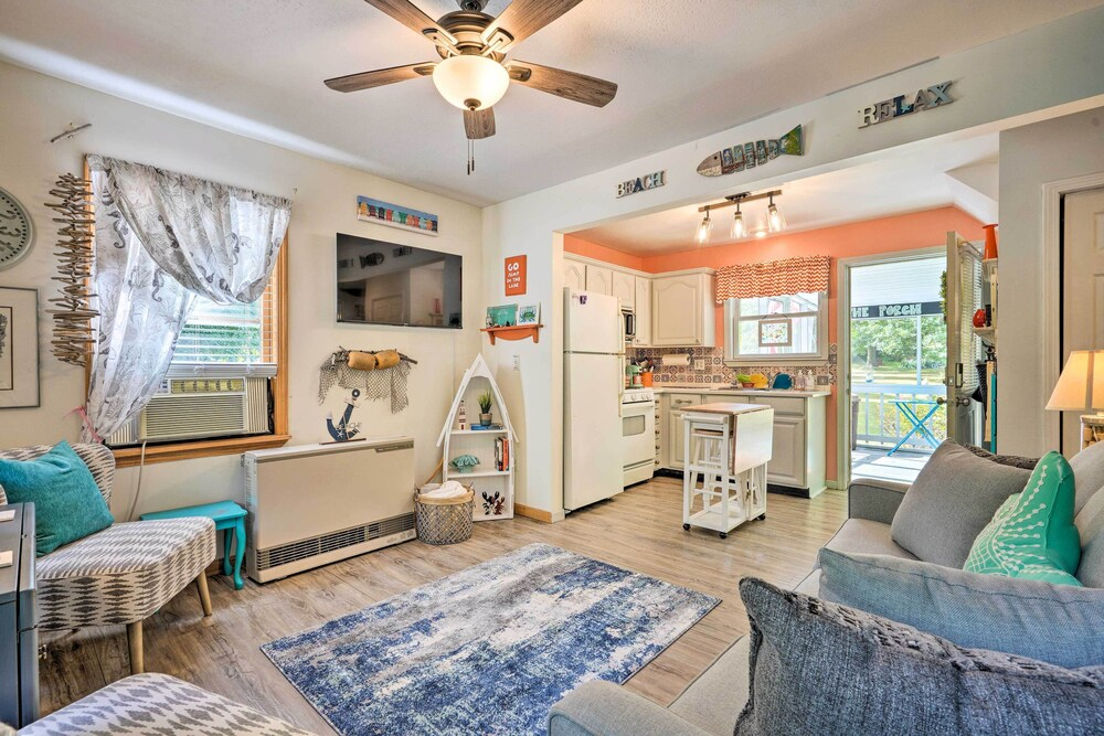 Darling Cottage ~ 1 Mi to Lake Erie Beach!