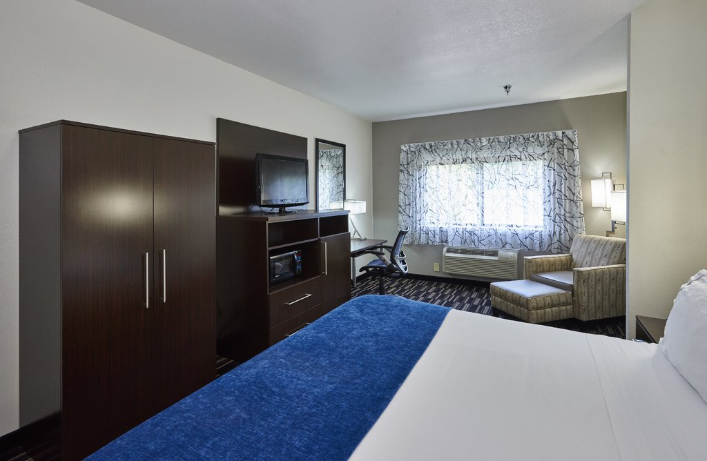 Holiday Inn Express & Suites Birmingham South - Pelham by IHG