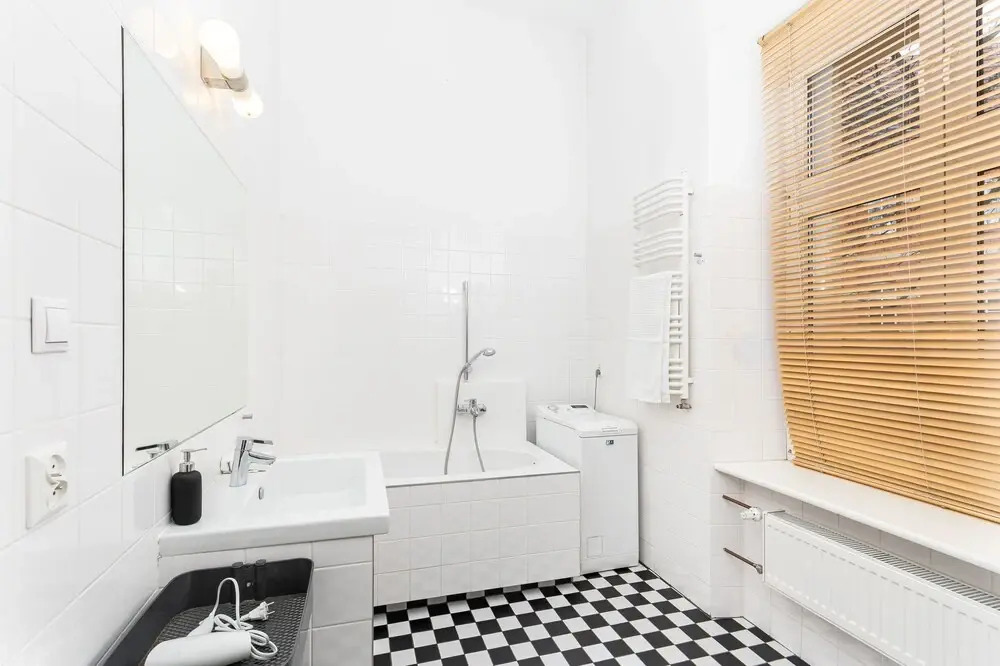 WS 3-Bedroom Old Town Apartment