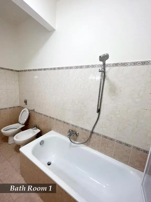 WELCOME RIVIERA -TORRE DAVORIO APPARTAMENTO 126 mq piuterrazzo25 mq - totalmente rinnovato- 250m dal centro - parcheggio a pagamento 20 euro al giorno da prenotare in anticipo salvo dispo -parking at 20 euro per day to be booked in advance if available