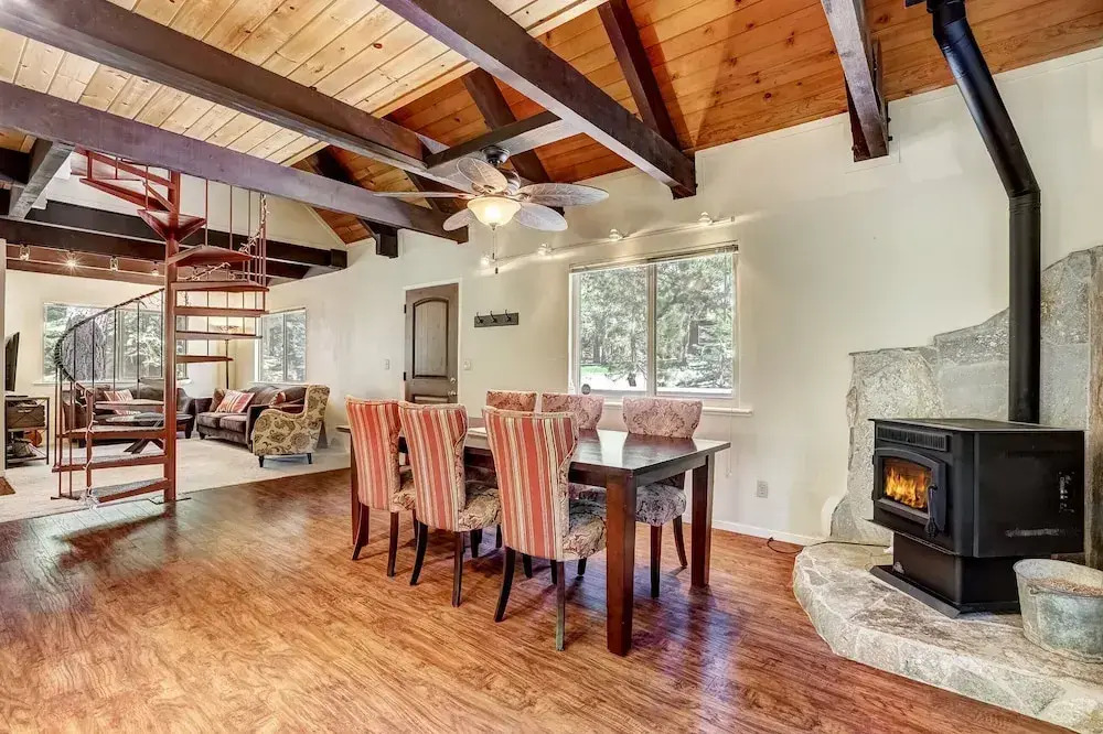 Stout House Cabin - Your Kids Favorite Backyard!