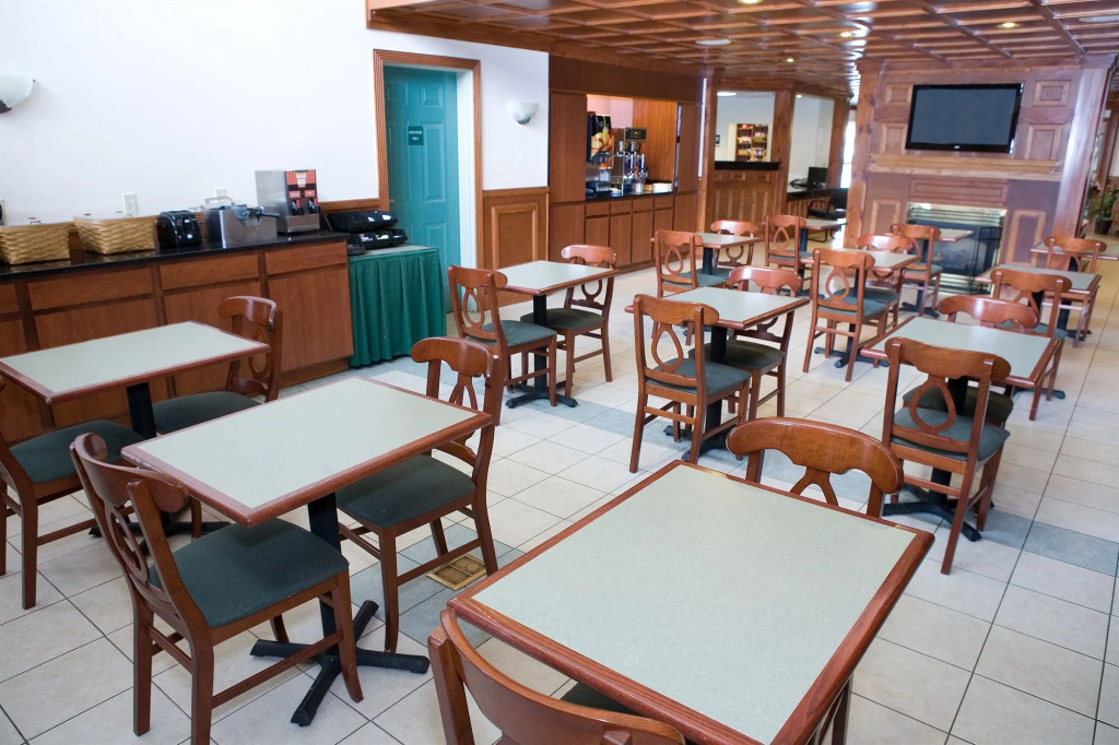 Host Inn an All Suites Hotel