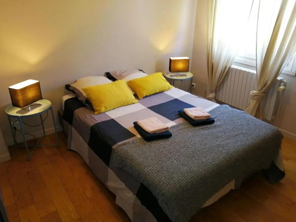 Beautiful vacation rental with private pool in the heart of the city of Avignon, sleeps 8