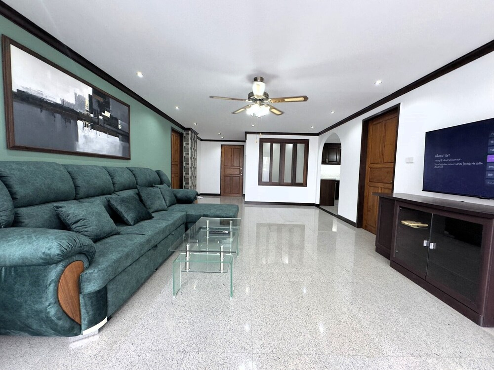 Spacious 2BR Condo - 3 Balconies & Green Views