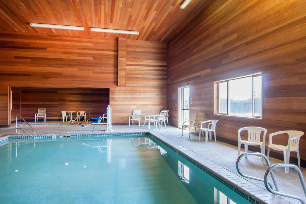 Bridgeway Inn & Suites
