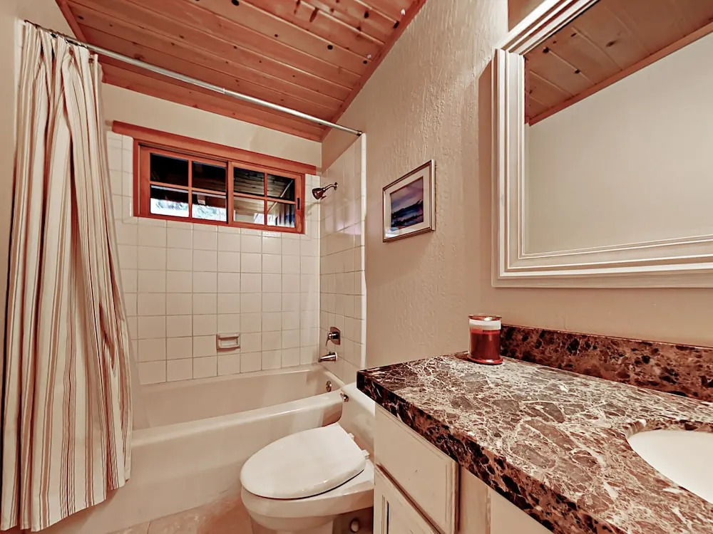 Herringbone Cabin 3 Bedrooms 2 Bathrooms Cabin