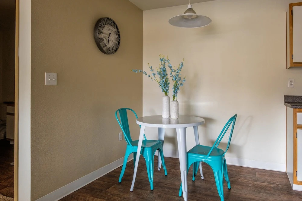 Eastside 1 & 2 BR Apts with balcony by Frontdesk