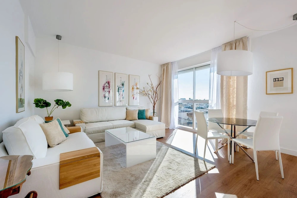 Wonderful Location in La Magdalena Square 2 BD Apartment With Great Views. San Pablo IV