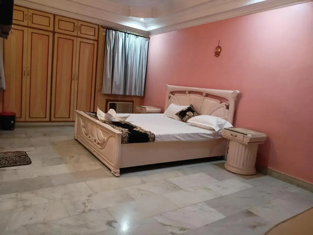 TRS Townhouse Inn