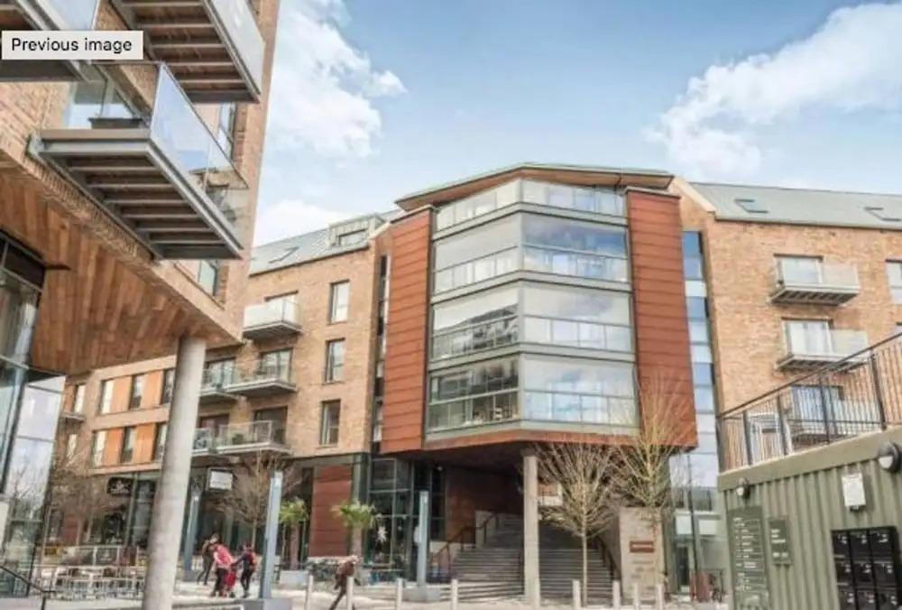 Modern 1 Bedroom Whapping Flat