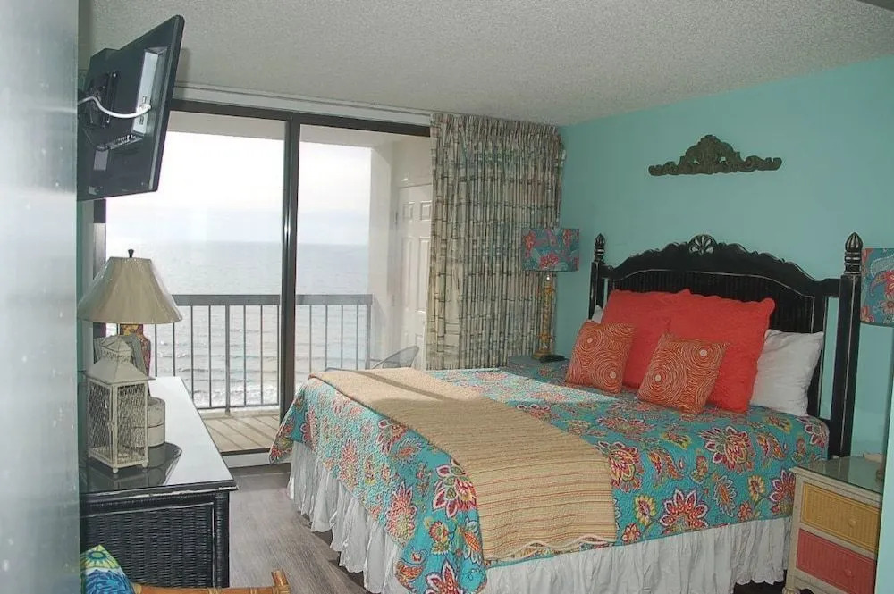 Waterpointe II, Villa 1005 - 3 Br Condo
