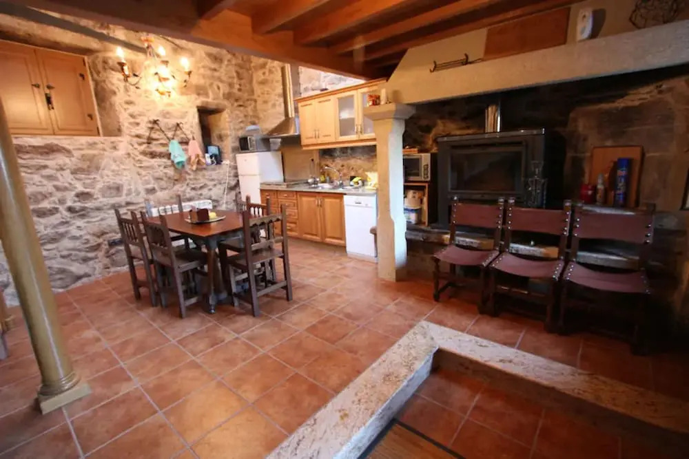 House - 5 Bedrooms - 107654