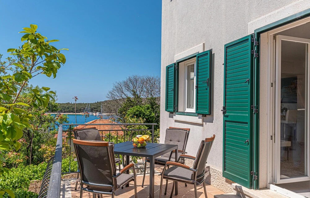 2 Bedroom Beautiful Home In Rogoznica