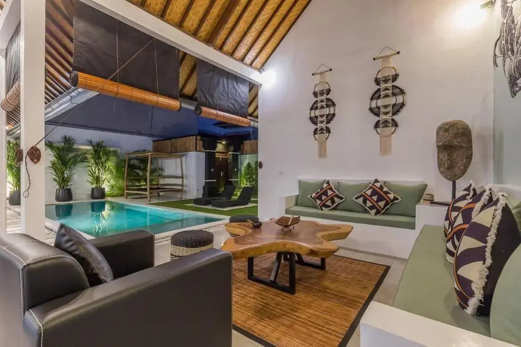 Oberoi new 4 bedr villa 5min walk from eat street&Beach