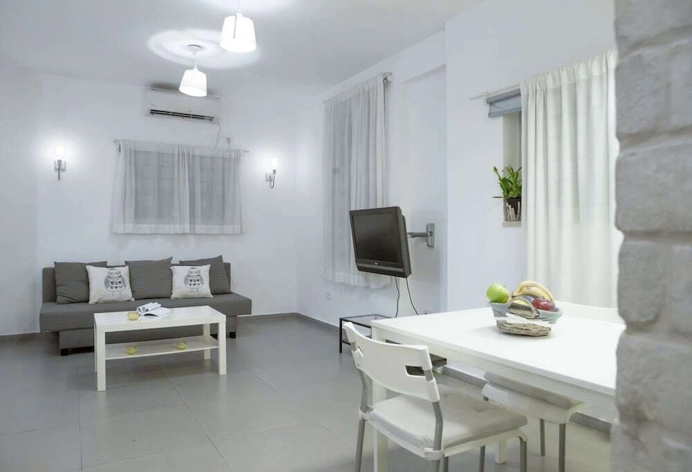 Apartment Lilas | 3BR | Tel Aviv | Seaside | Ha'Rav Kook St | #TL51