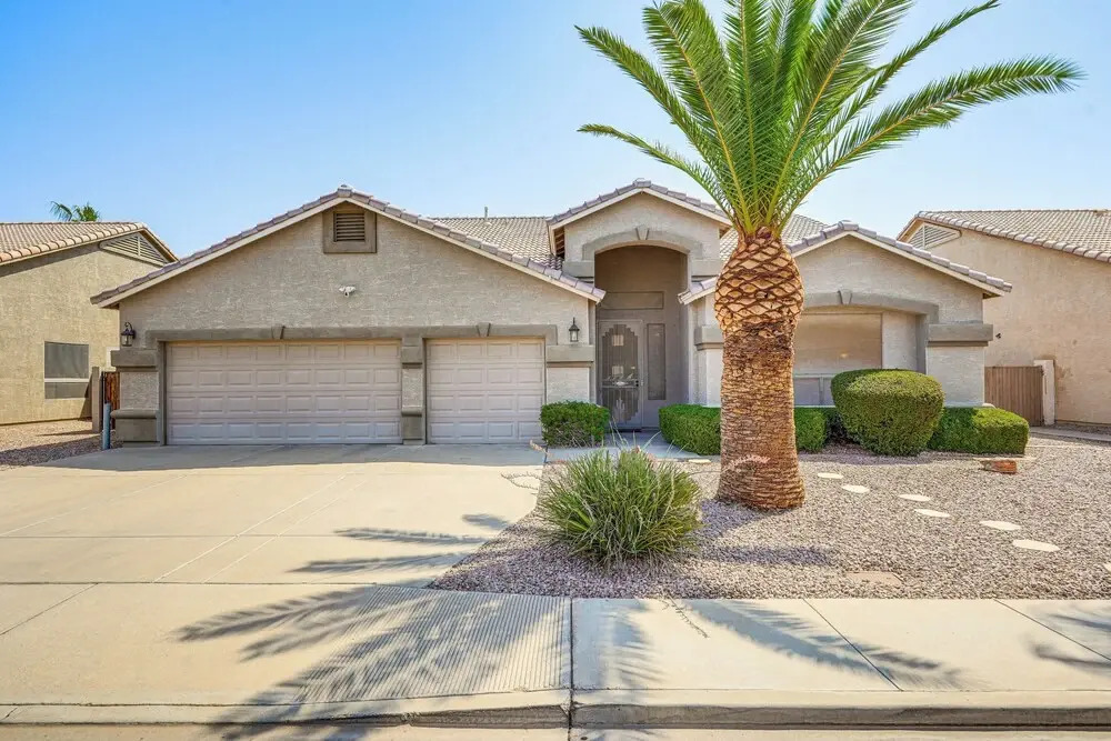 Relax Poolside in Mesa: Family Home 12 Mi to Dtwn