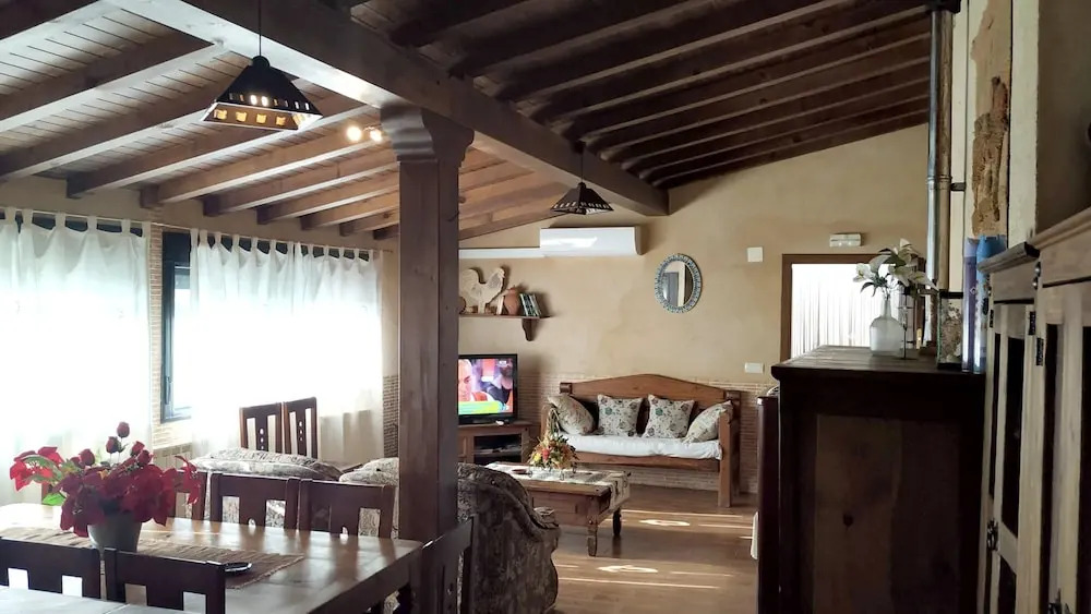 Elegant Villa with Private Pool in Jerte