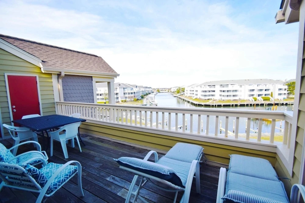 Seascape-heron Harbour 204-4 2 Bedroom Condo by RedAwning