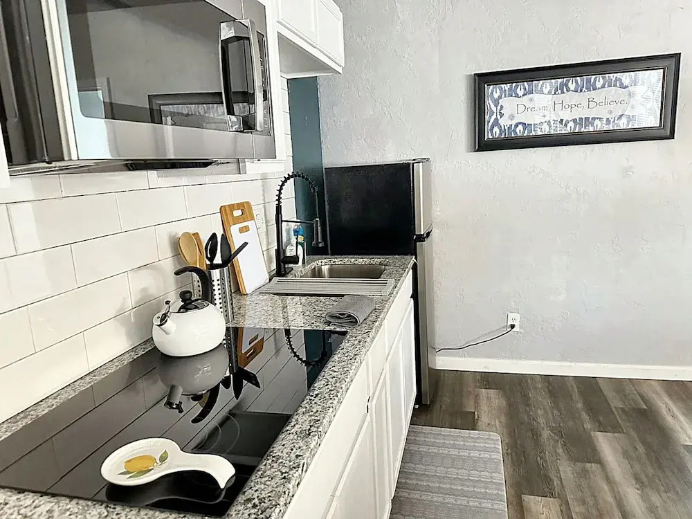 Modern 1B Studio Oasis Plaza District Access 32C