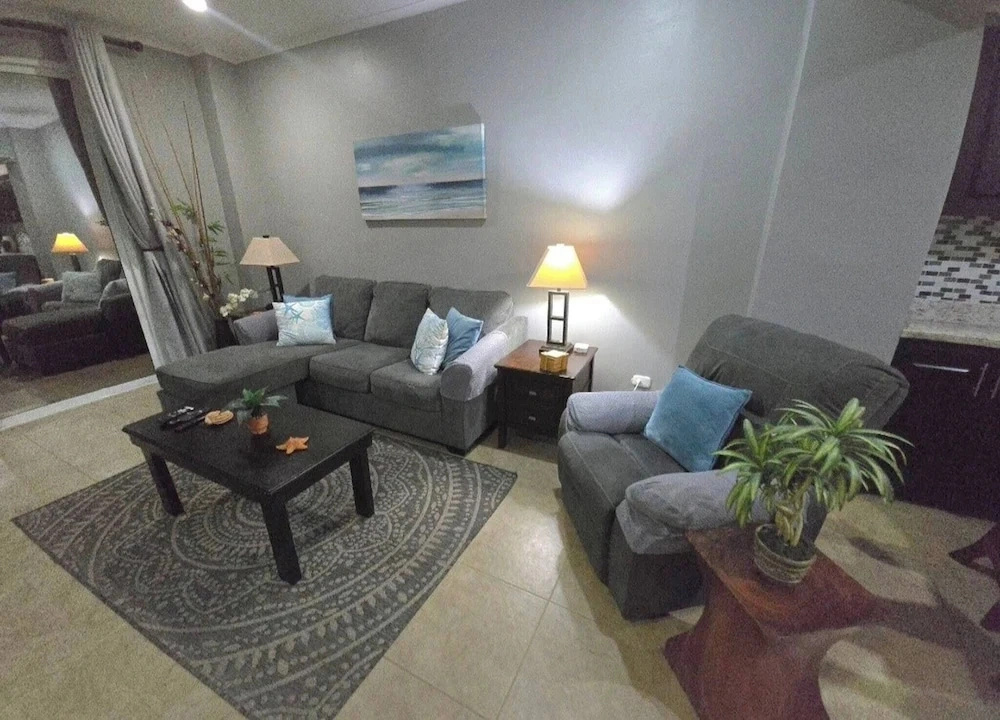 Amazing oceanfront with access Crocs Resort