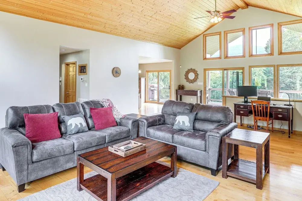 Mtn Views & Hot Tub: 6-acre Blue Ridge Retreat!