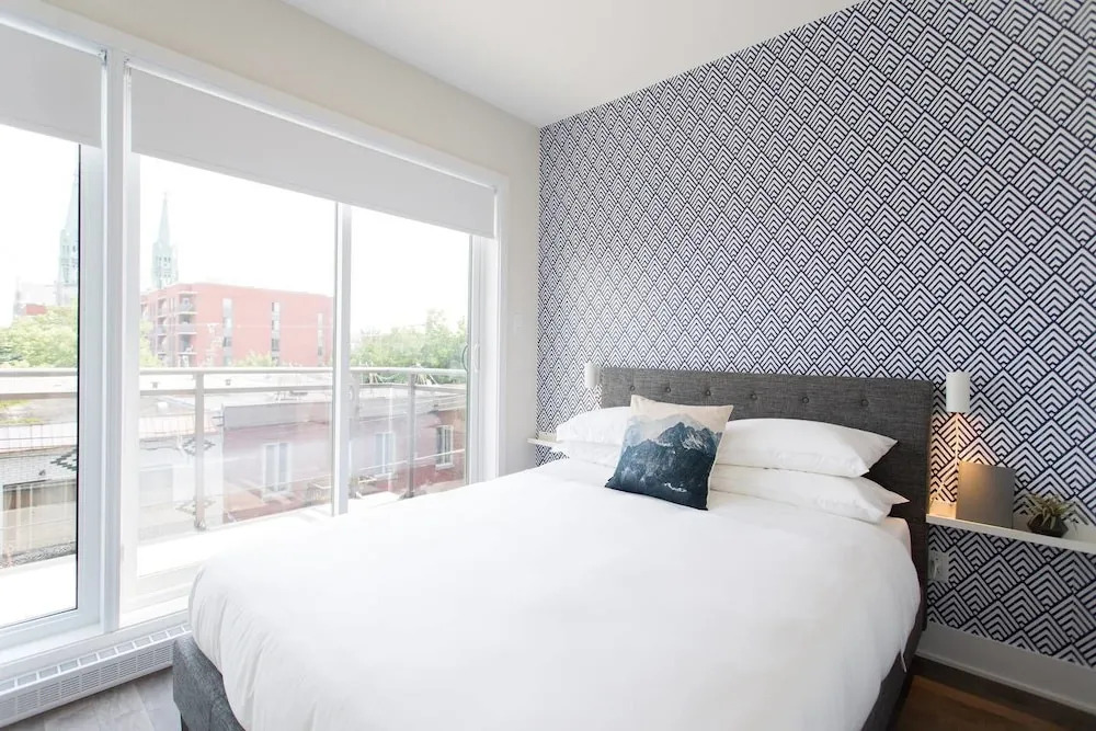 Stunning Split Level 3 BR Little Italy Apartment