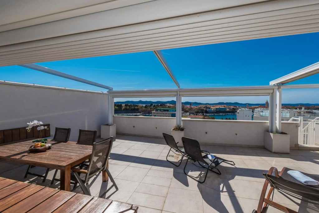 Penthouse with roof terrace