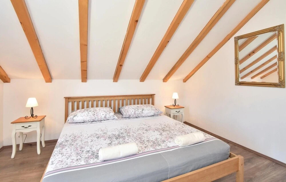 Three-Bedroom Holiday Home In Pucisca