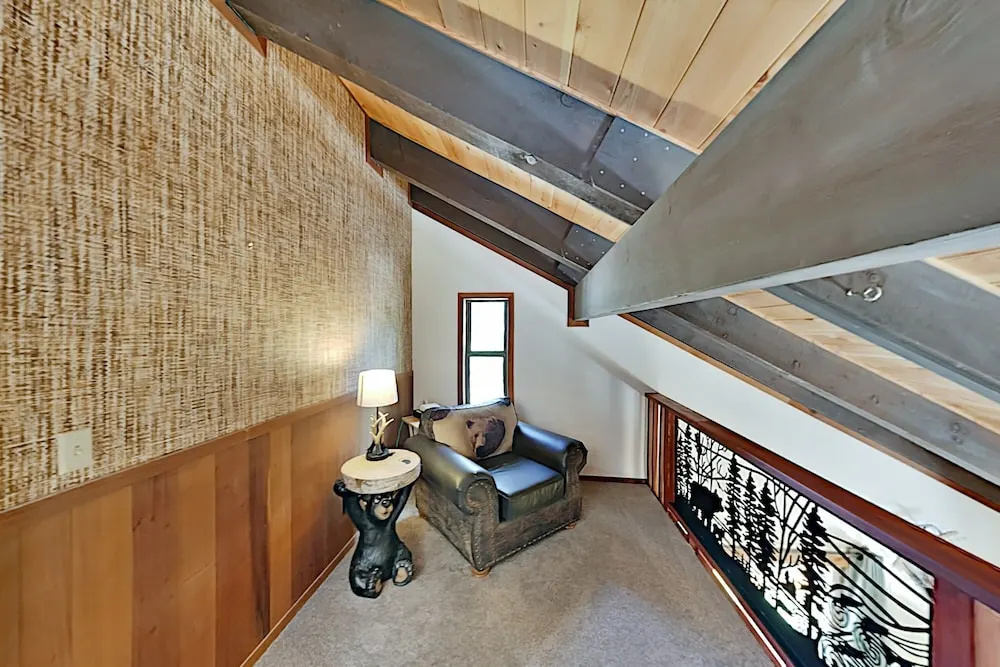 Cozy All-Season Cabin Near Shops, Beach, Skiing home
