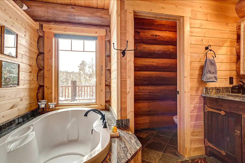 #1686 Custom Built Log Cabin - Indiana Creek Lodge - True Gem With Log Cabin Ambiance!