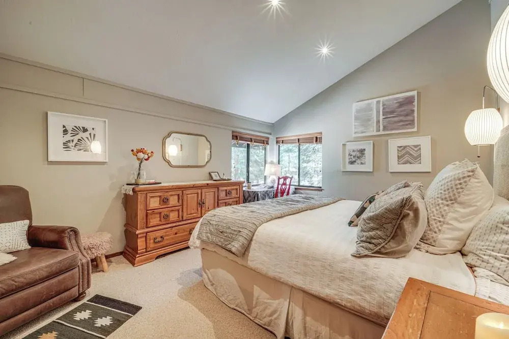 Free Ski Shuttle! Spacious Northstar Resort Cabin