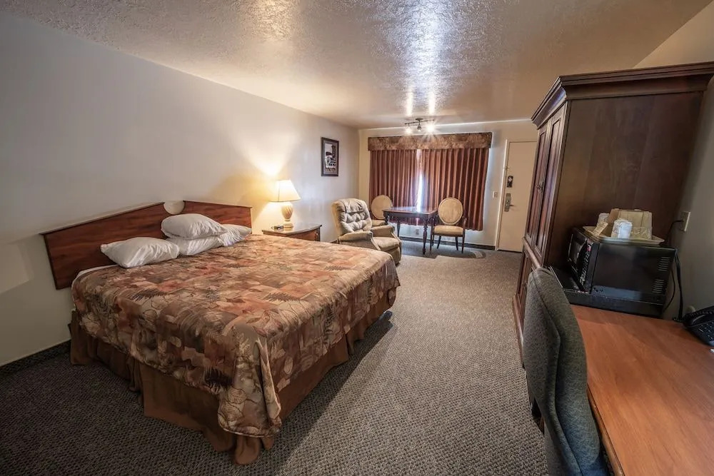 Clover Creek Inn