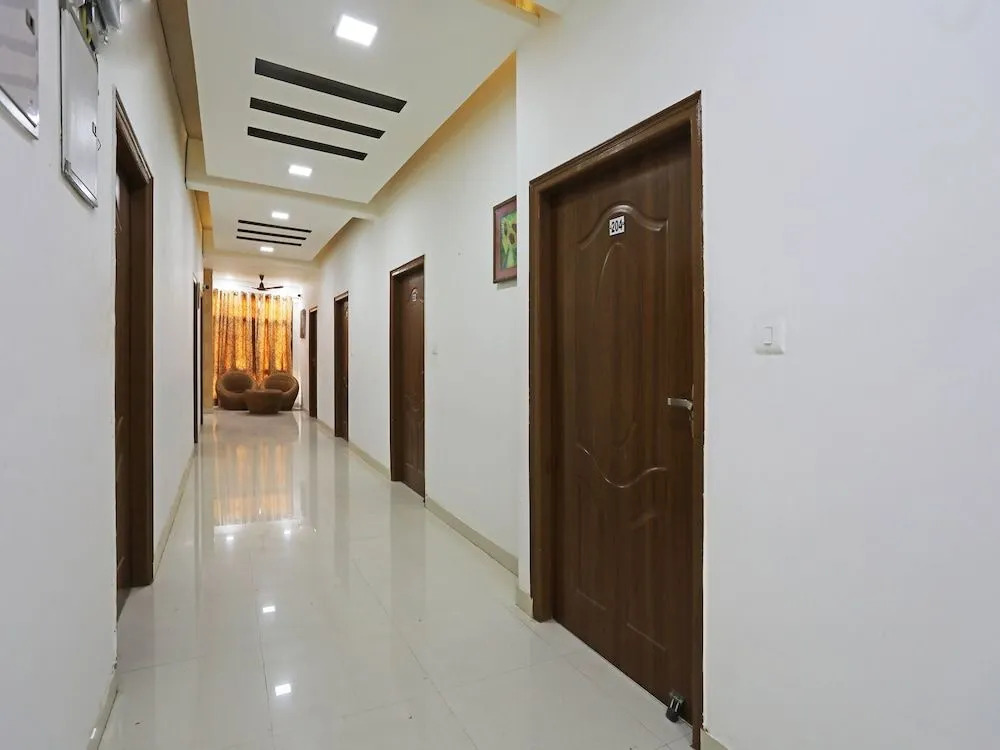 OYO 13493 Hotel Vridhi Inn