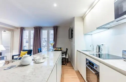Families And Friends - Center - 110 Sqm