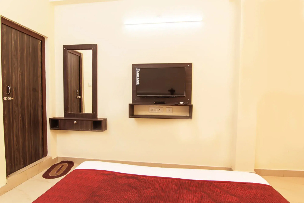 FabHotel Sara Residency