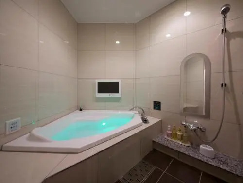 JEWEL HOTEL LUXURY MODERN