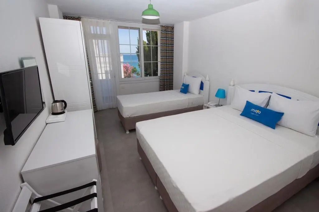 Mojo Otel Beach