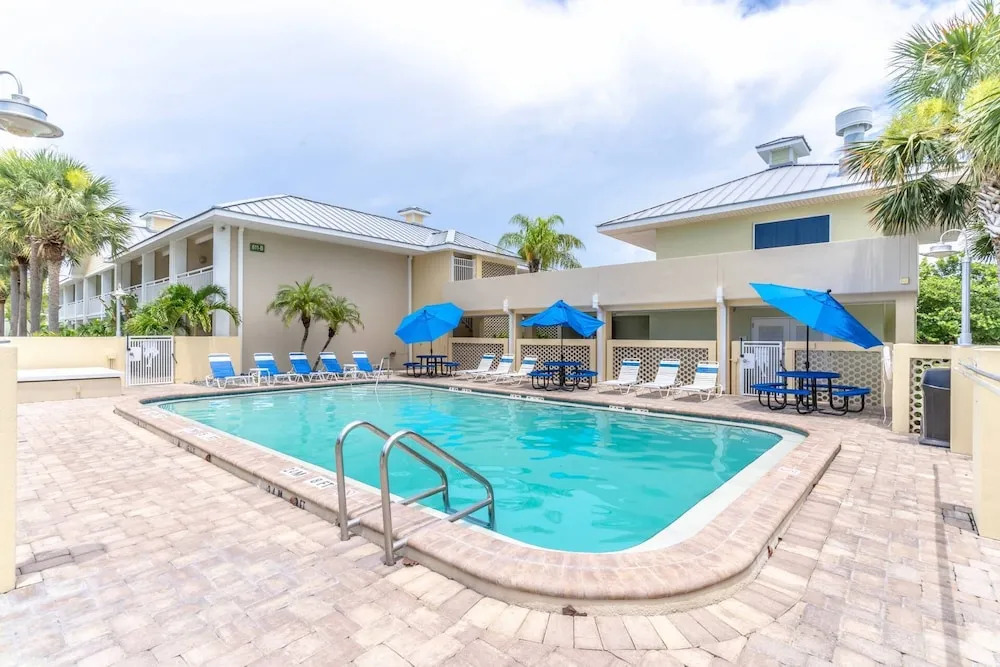 209 Little Harbor Inn